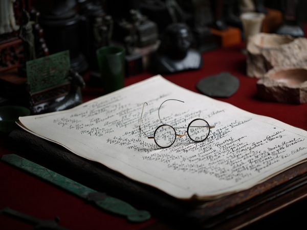 Sigmund Freud's diary and spectacles on his desk.