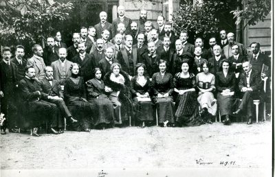 Image of people at Psychoanalyic Congress, Weimar, 1911.