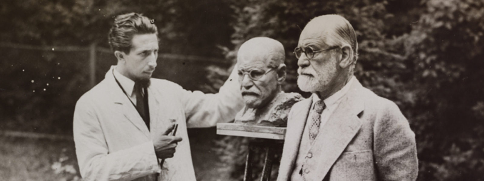 Photograph of Sigmund Freud and Oscar Nemon