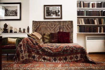 Photograph of Sigmund Freud's couch