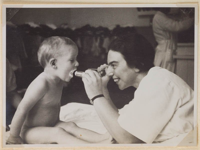 Josefine Stross with a child at the Jackson Nursery, Vienna, 1937