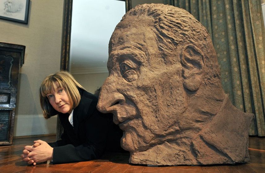 Jane McAdam Freud, with her sculpture of her father, Lucien Freud. Psychoanalytic Perspectives on the Shadow of the Parent