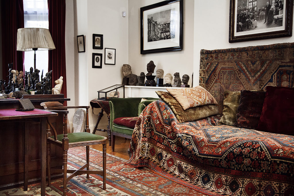 Sigmund Freud's Study - Psychoanalytic Couch