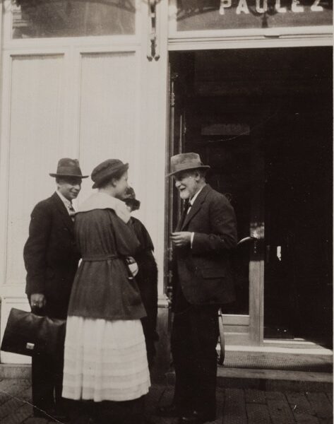 Anna Freud, Sigmund Freud and Otto Rank. Psychoanalytic Congress, The Hague, Netherlands, 1920